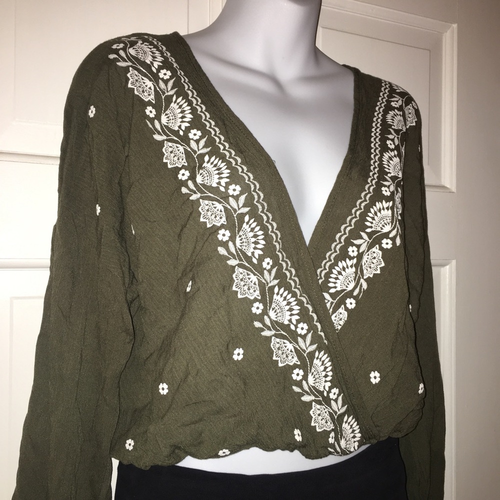 Papaya V-Neck Long Sleeve Crop Top Large